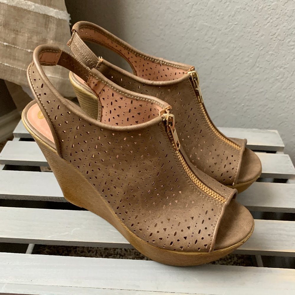 Camel Colored Rock & Candy Wedges